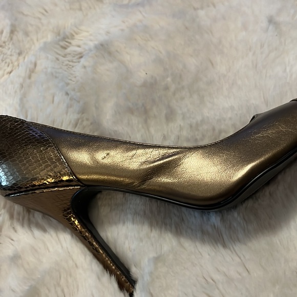 Michael Bronze Leather Snakeprint Pointy Toe Slip On Pumps Sz 8 - Picture 12 of 12